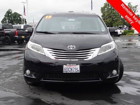 Used 2017 Toyota Sienna Limited Premium FWD image 3