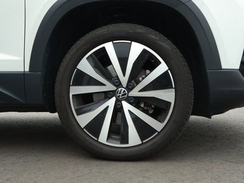 Used 2023 Volkswagen Taos SE FWD image 5