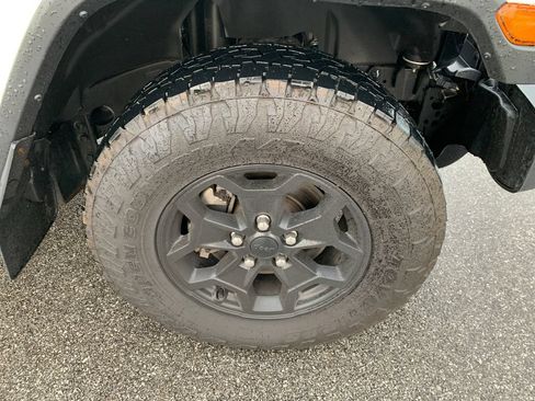 Used 2023 Jeep Gladiator Overland AWD/4WD image 27
