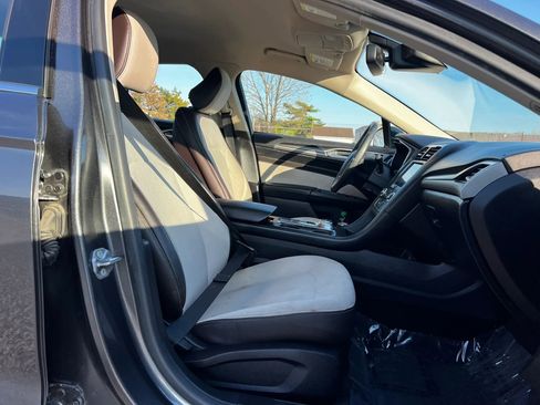 Used 2020 Ford Fusion SE w/ Equipment Group 151A image 18