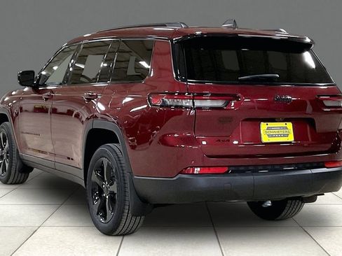 Used 2023 Jeep Grand Cherokee L Limited w/ Black Appearance Package AWD/4WD image 11