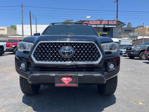 Used 2018 Toyota Tacoma TRD Off-Road image 3