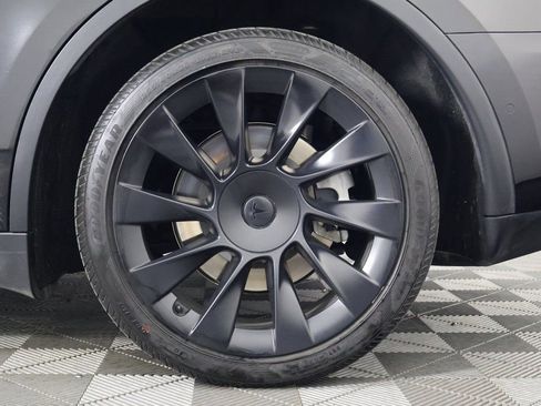 Used 2022 Tesla Model Y Long Range image 16