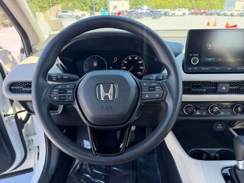 Certified 2024 Honda HR-V LX image 17