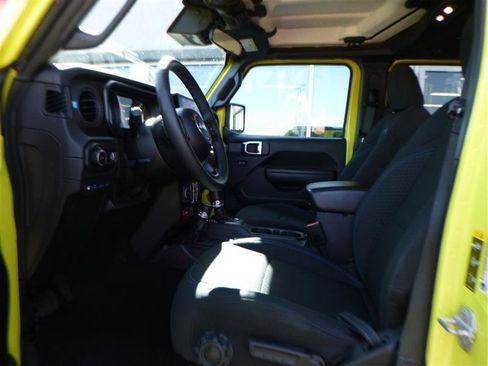 Used 2024 Jeep Wrangler Unlimited Rubicon 4xe AWD/4WD image 5