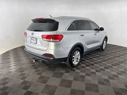 Used 2016 Kia Sorento FWD w/ LX Convenience Package image 7