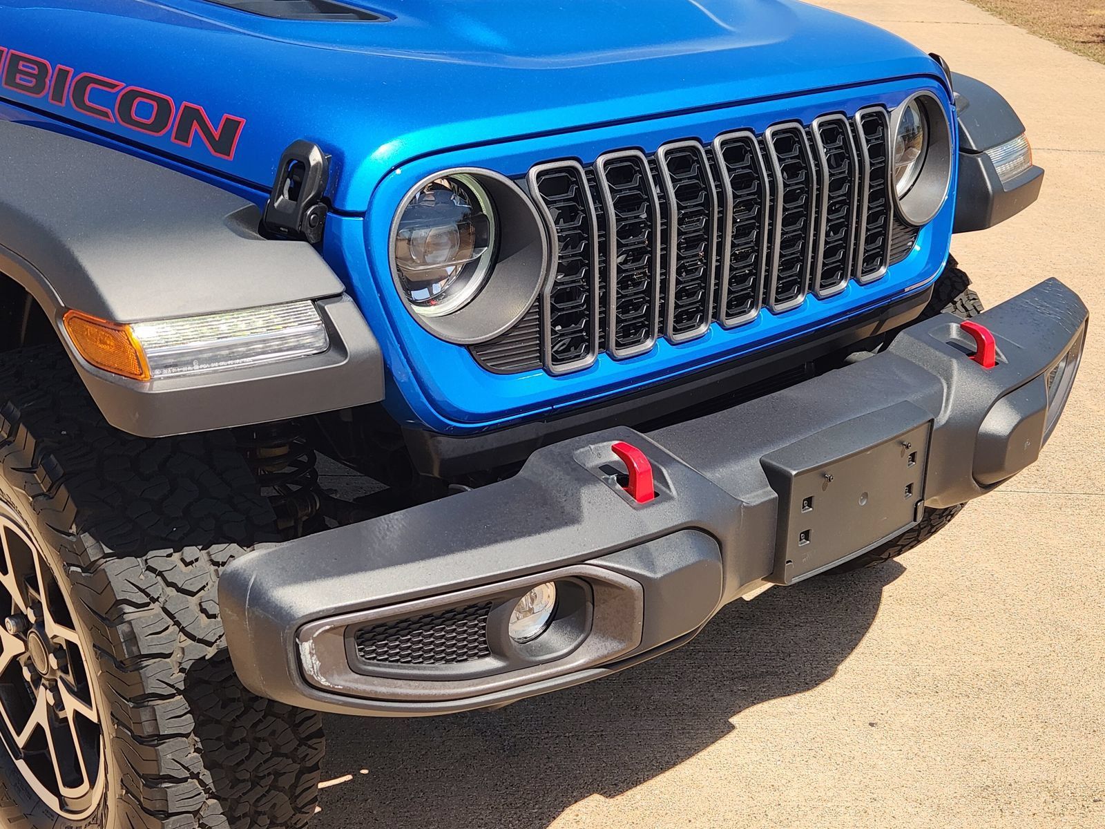 Used 2025 Jeep Wrangler Unlimited Rubicon w/ Convenience Group AWD/4WD image 12