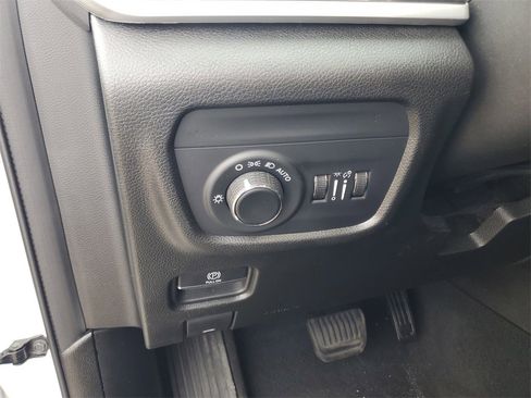 Used 2022 Jeep Grand Cherokee L Laredo image 17