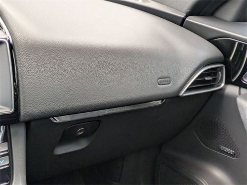 Used 2017 Jaguar F-PACE Prestige image 21