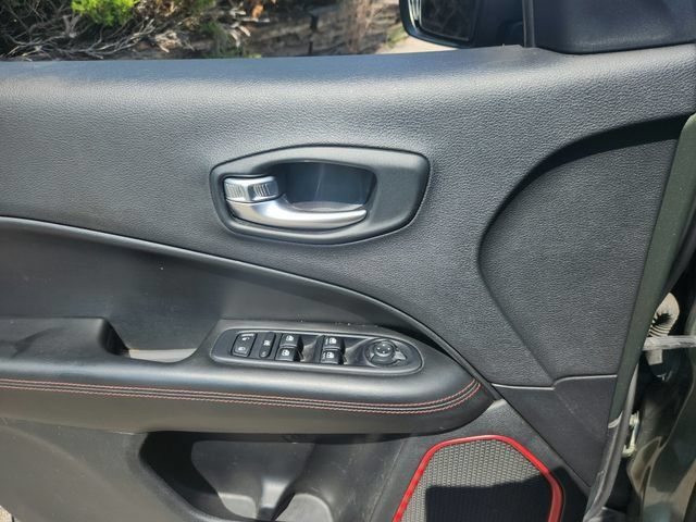 Used 2019 Jeep Compass Trailhawk AWD/4WD image 17