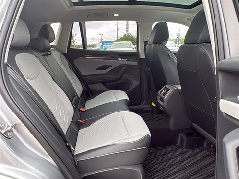 New 2026 Volkswagen Tiguan SE FWD image 14