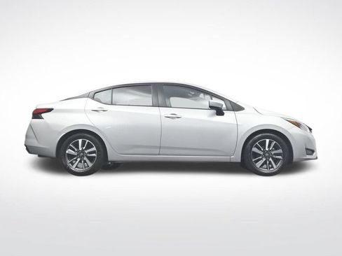 Used 2025 Nissan Versa SV FWD image 39