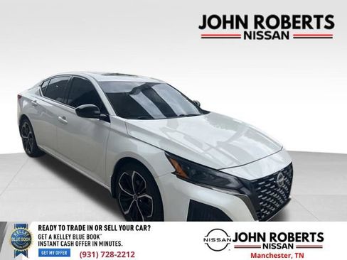 Used 2024 Nissan Altima 2.5 SR w/ SR Premium Package FWD image 2