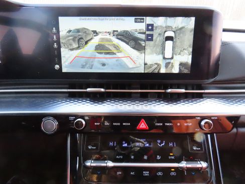 Used 2024 Kia Carnival SX Prestige image 23