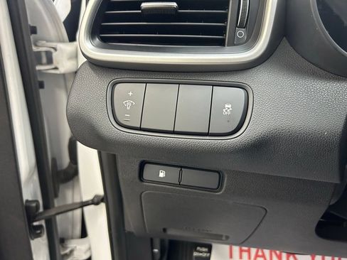 Used 2017 Kia Sorento FWD image 21