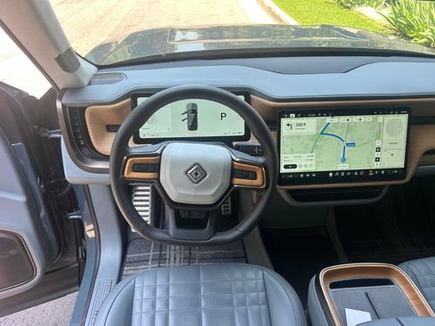 Used 2025 Rivian R1S Premium AWD/4WD image 21