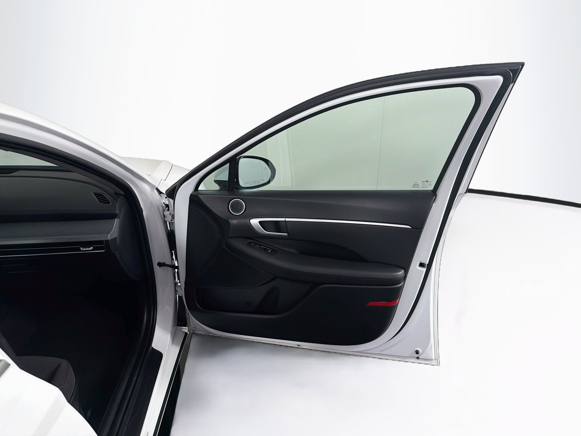 Used 2025 Hyundai Sonata SEL FWD image 33