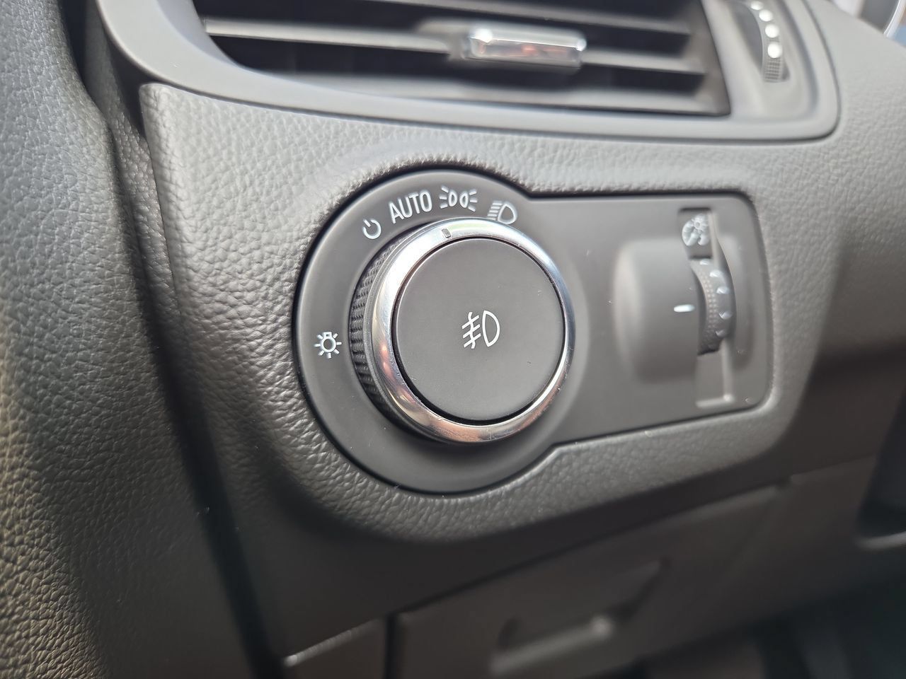 Used 2020 Buick Envision Essence w/ Experience Buick Package AWD/4WD image 36