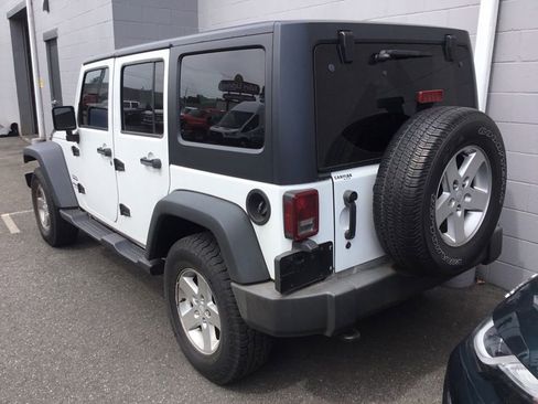 Used 2014 Jeep Wrangler Unlimited Sport w/ Quick Order Package 24S AWD/4WD image 3