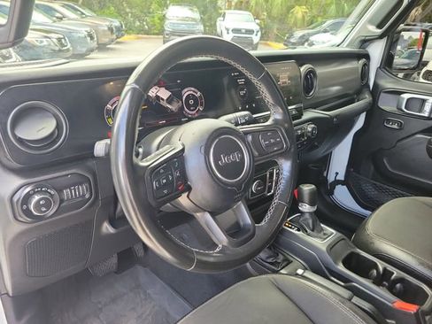 Used 2021 Jeep Gladiator Sport AWD/4WD image 19
