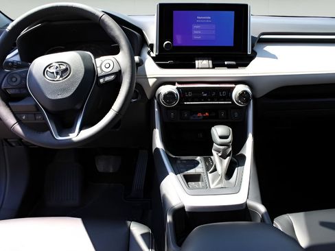 Used 2025 Toyota RAV4 XLE w/ Convenience Package AWD/4WD image 9