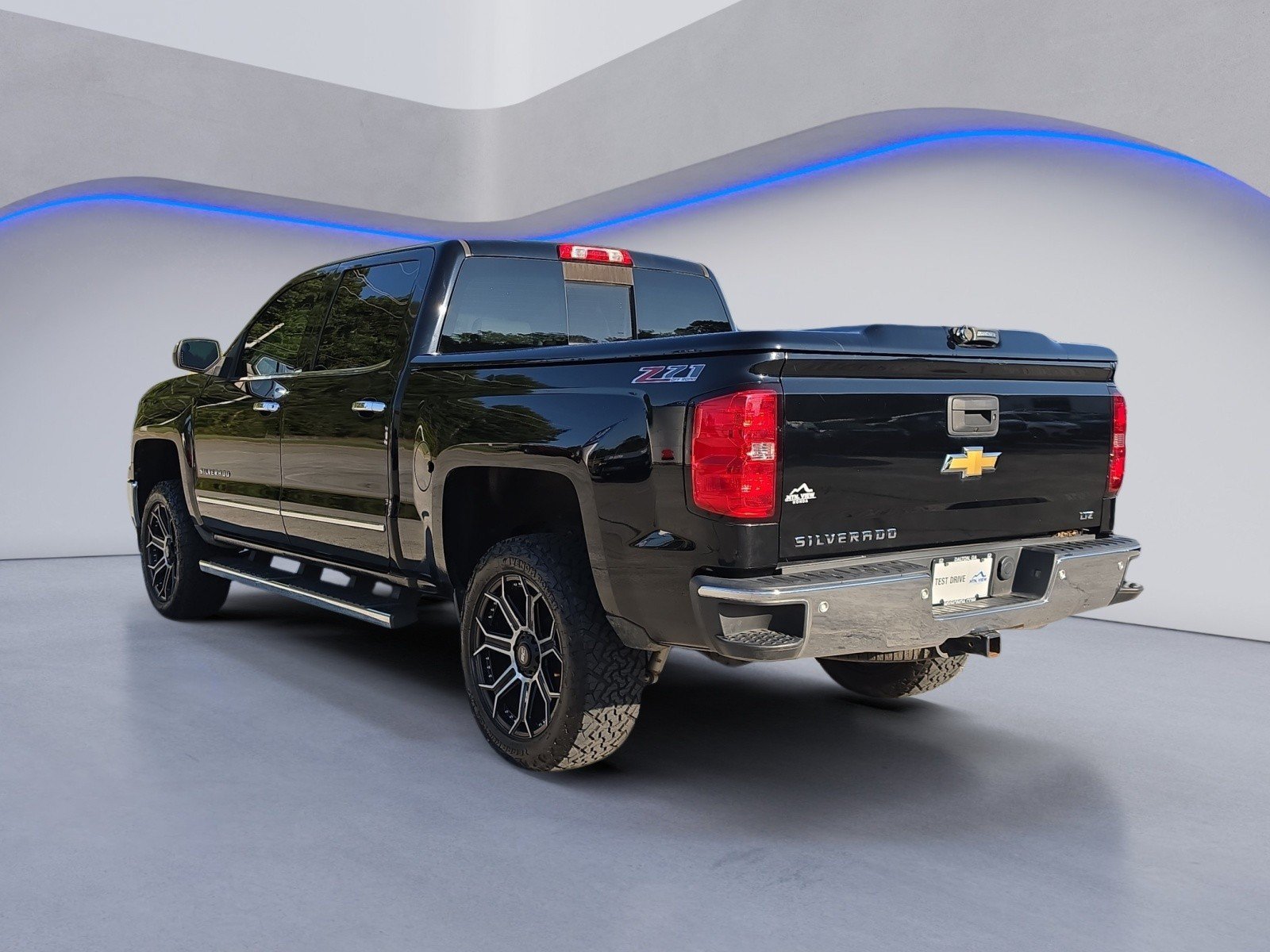 Used 2015 Chevrolet Silverado 1500 LTZ Z71 w/ LTZ Plus Package AWD/4WD image 3
