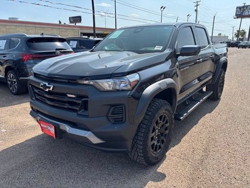 Used 2025 Chevrolet Colorado Trail Boss AWD/4WD image 3