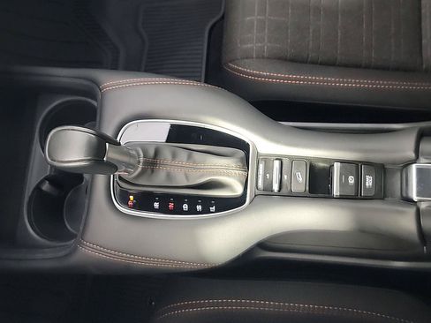 Certified 2025 Honda HR-V Sport image 32
