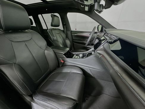 Used 2023 Jeep Grand Cherokee Overland w/ Luxury Tech Group IV image 34