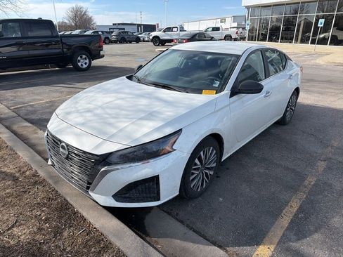 Certified 2025 Nissan Altima 2.5 SV image 2