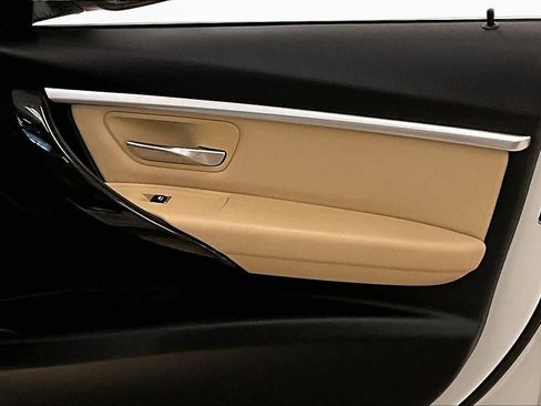 Used 2018 BMW 330i Sedan RWD image 21