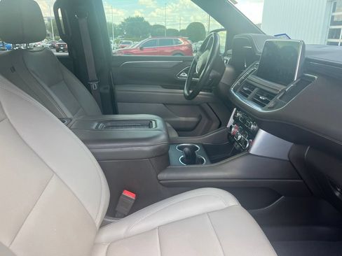 Used 2022 GMC Yukon SLT w/ SLT Premium Package AWD/4WD image 4