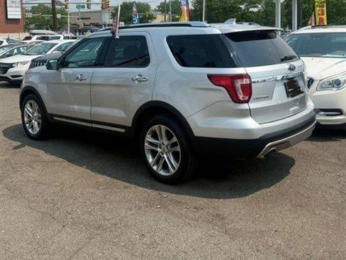 Used 2017 Ford Explorer Limited w/ Equipment Group 301A AWD/4WD image 8