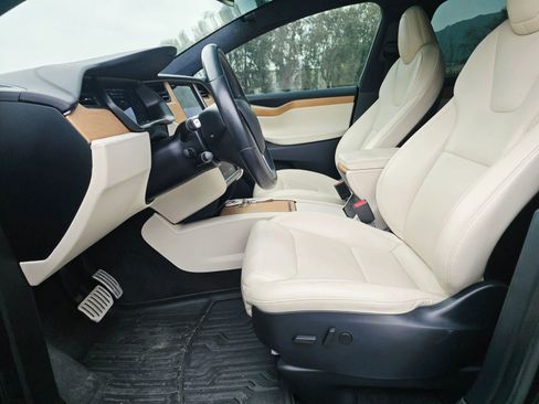 Used 2021 Tesla Model X Performance image 14