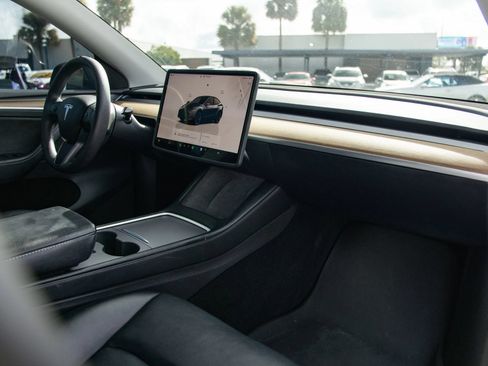 Used 2023 Tesla Model Y Long Range AWD/4WD image 22