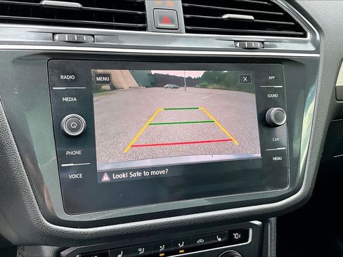 Used 2020 Volkswagen Tiguan SE w/ Panoramic Sunroof Package AWD/4WD image 29
