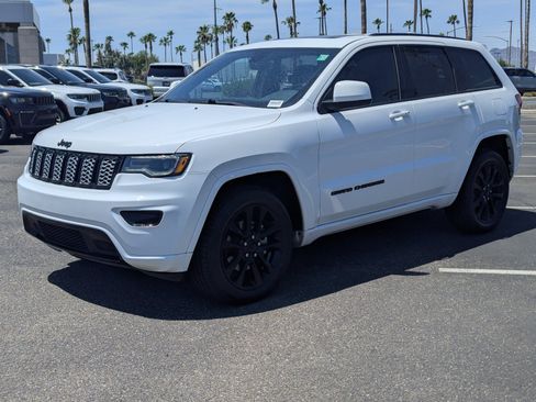 Used 2020 Jeep Grand Cherokee Altitude AWD/4WD image 5