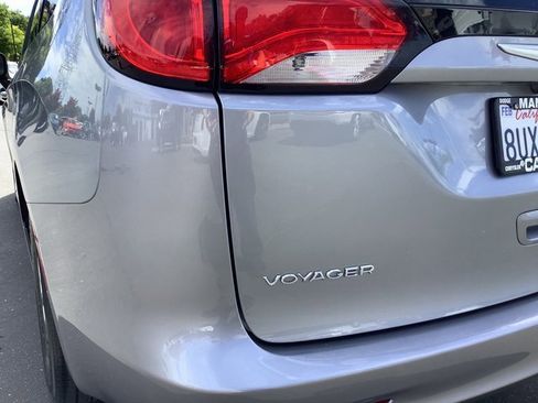 Used 2021 Chrysler Voyager Lxi image 40