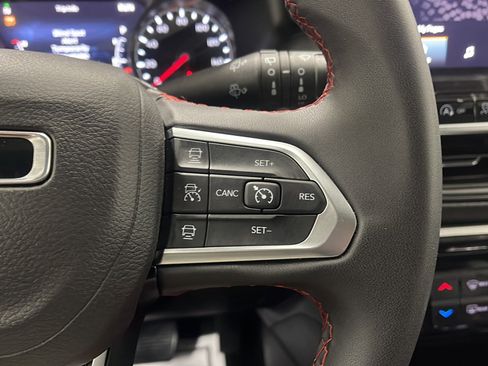 Used 2025 Jeep Compass Trailhawk AWD/4WD image 7