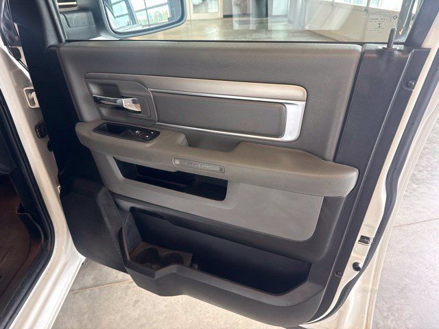 Used 2014 RAM 1500 Classic SLT w/ Protection Group AWD/4WD image 32