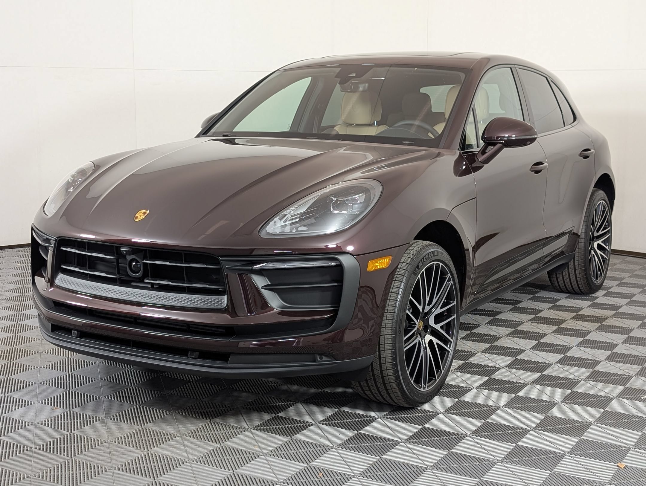 Used 2026 Porsche Macan AWD/4WD image 1