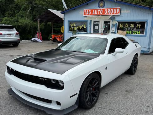 Used 2016 Dodge Challenger SRT Hellcat RWD image 1