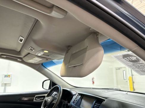 Used 2015 Nissan Pathfinder Platinum w/ Family Entertainment Package AWD/4WD image 31