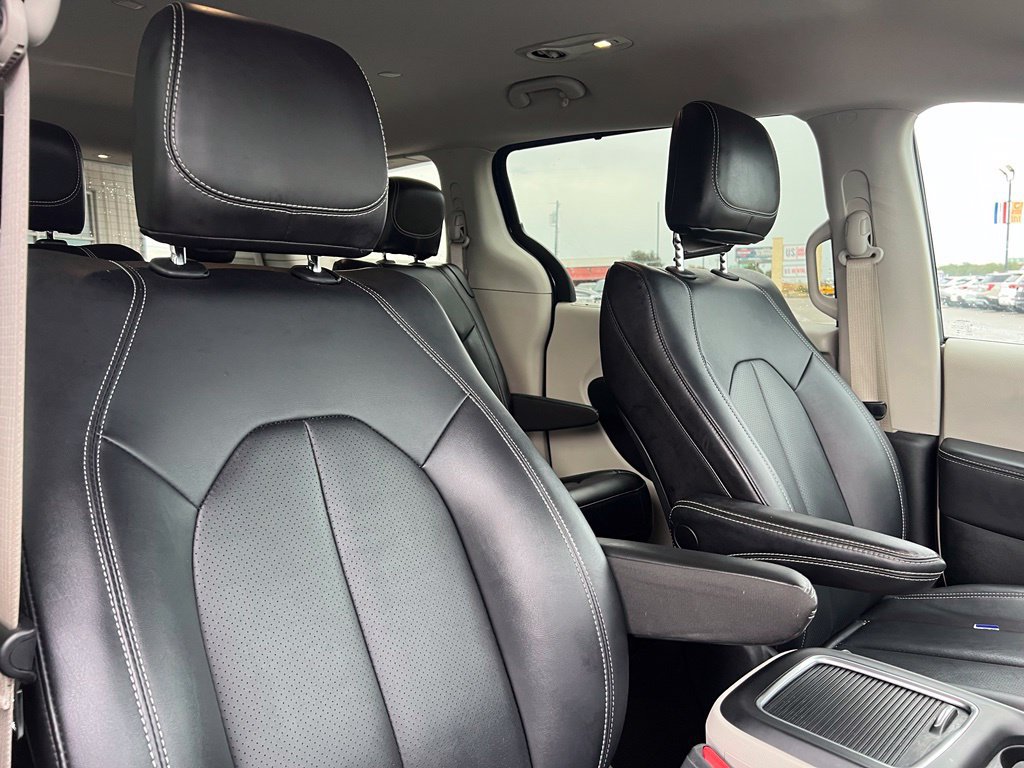 Used 2024 Chrysler Pacifica Touring-L FWD image 24
