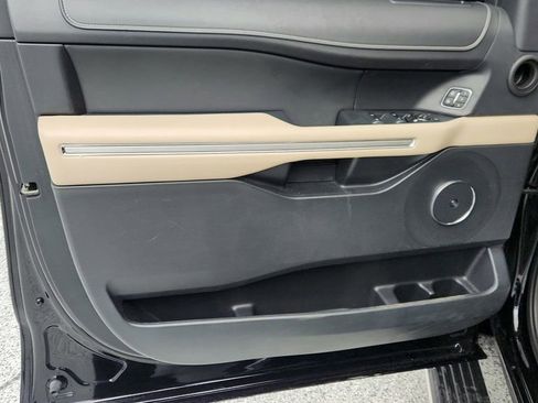 Used 2022 Ford Expedition Max Limited image 11