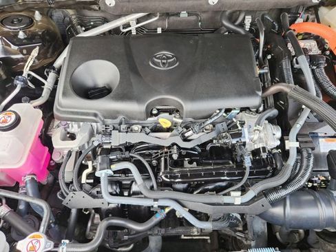 Certified 2022 Toyota RAV4 XLE w/ Convenience Package image 22