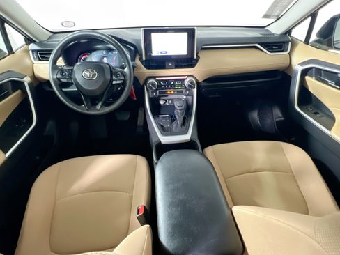 Used 2025 Toyota RAV4 LE FWD image 28