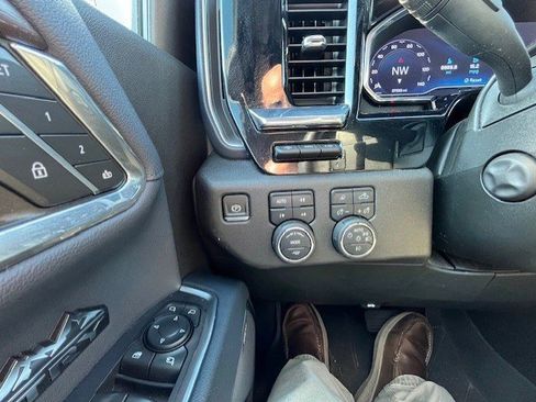 Used 2024 Chevrolet Silverado 1500 High Country image 9
