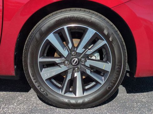 Used 2025 Nissan Versa SV image 11