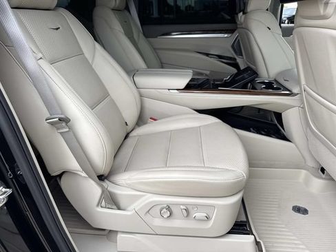 Used 2026 Cadillac Escalade ESV Platinum Sport AWD/4WD image 10